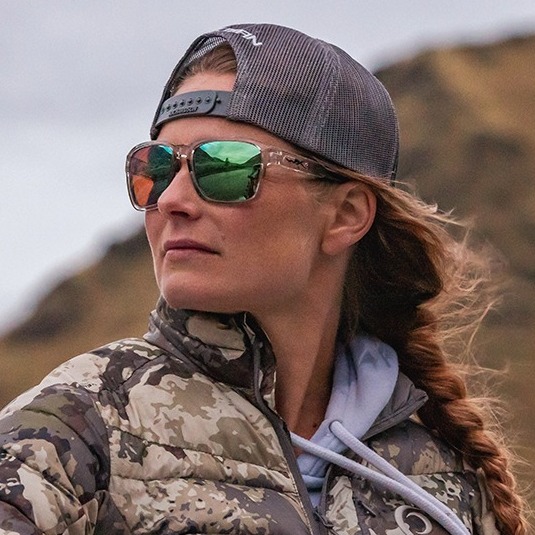 woman wearing wiley eyeglasses